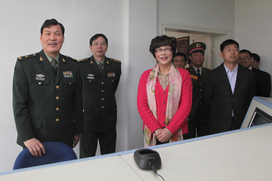廣西壯族自治區省軍區副政委馬家利少将視察尊龍凱時