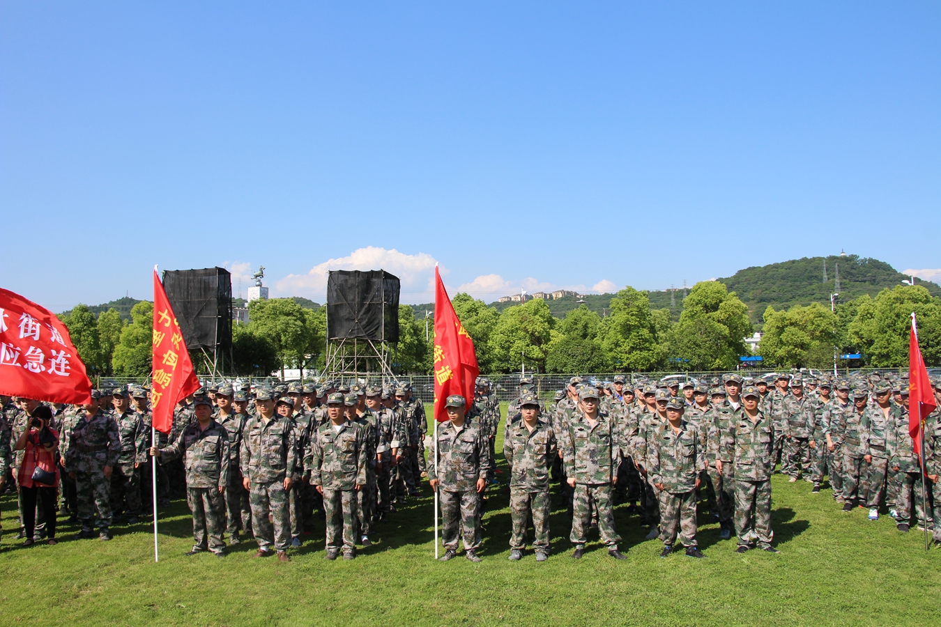 尊龍凱時民兵應急分隊參加全縣民兵整組點驗