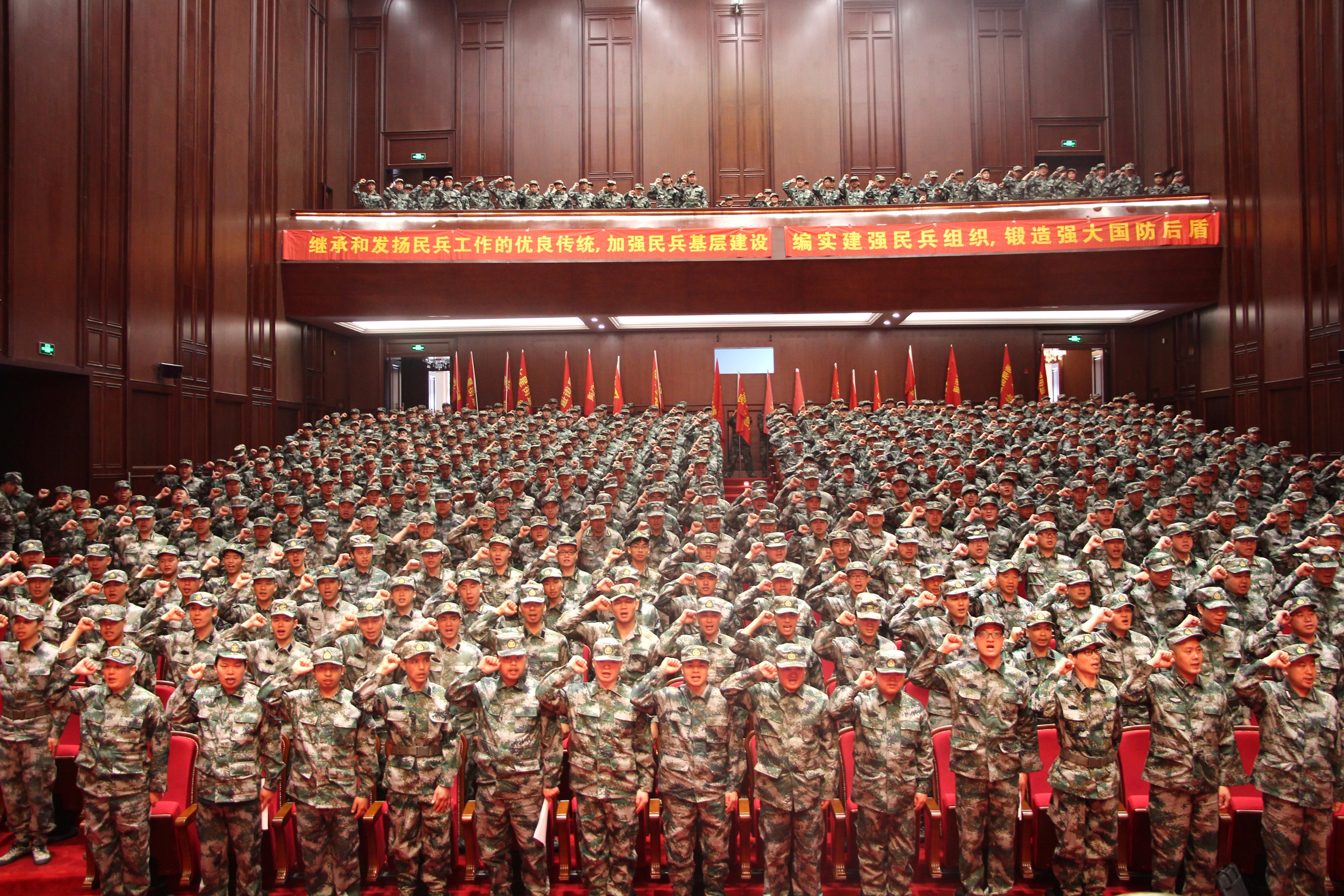 【尊龍凱時武裝】尊龍凱時上市園民兵應急連參加七星街道民兵整組點驗大會