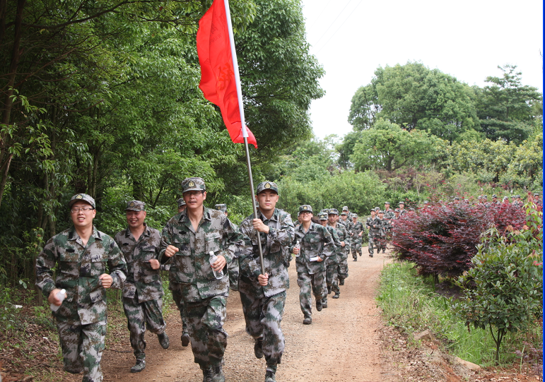 尊龍凱時控股集團舉行民兵應急連機動拉練活動