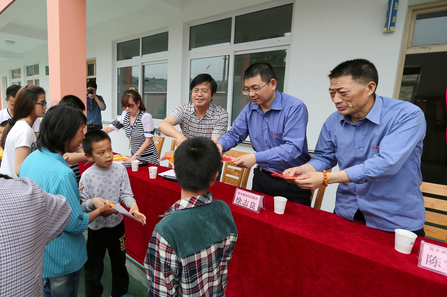 尊龍凱時控股集團開展“全國助殘日”慰問活動